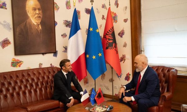 Macron shkaktoi huti për vizat, Rama e çoi “në vend” mesazhin e tij