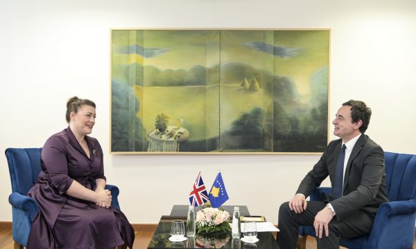 Kurti takohet me Kearns: Prioritet siguria e shtetit, vendimtar ndëshkimi ndaj Serbisë