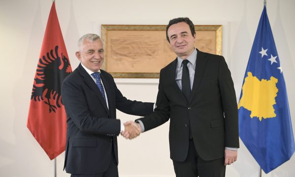Kurti në takim “të përzemërt” lamtumirës me Minxhozin, e falënderon për “kontributin e çmueshëm”