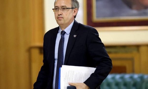 Hoti del nga mbledhja e Komisionit, thotë se regjistrimi i popullsisë fatkeqësisht po shtyhet