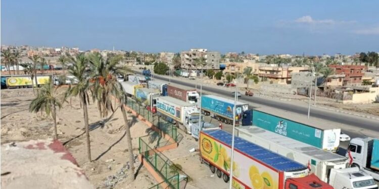 Izraeli thotë se do ta lejojë futjen e ndihmave në Gazën e rrethuar