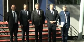 Pesëshja diplomatike në Qeveri, takohen me kryeministrin Kurti