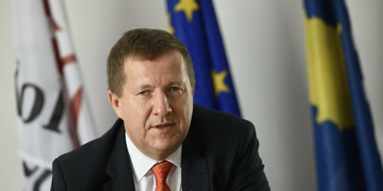 Ambasadori i BE-së: Jemi të interesuar të përshpejtojmë një tranzicion të drejtë energjetik