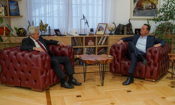 Ahmeti takon Grenellin: Vetëm njohja e ndërsjellë Kosovë-Serbi do të sillte paqen në rajon