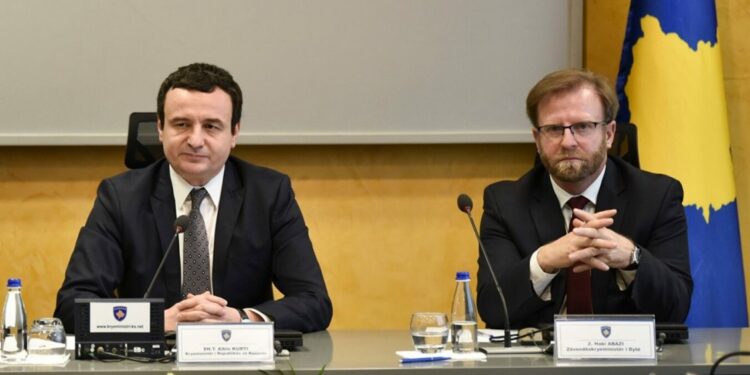 Abazi për Kurtin: Kryeministër që therë pas shpine këdo për interesa personale