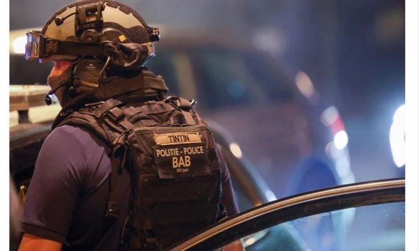 Sulmuesi që vrau dy suedezë është ende në arrati, ishte duke qëndruar ilegalisht në Belgjikë