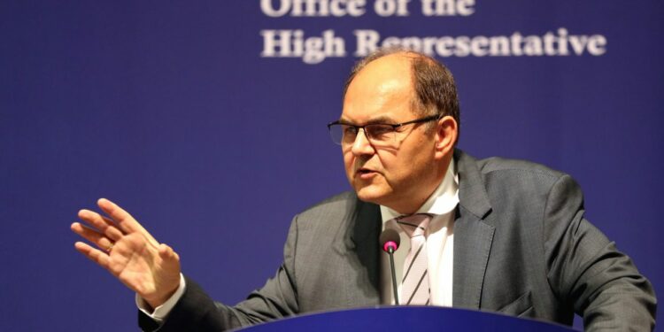Agresioni në veri, Schmidt: I përshtatet librit të lojërave të Putinit