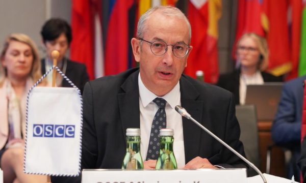Shefi i OSBE-së në Kosovë: Nuk kemi mandat dhe përgjegjësi për monitorimin apo mbikëqyrjen e kushteve në njësitë e paraburgimit