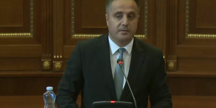 Selmanaj: E mbaj në mend kur Kurti i gjakoste policët rrugëve të Prishitnës