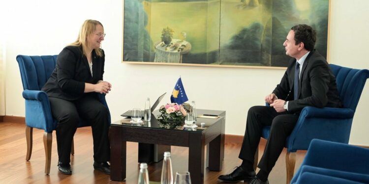 Schneeberger e Kurti diskutojnë për gjendjen në Kosovë pas sulmit terrorist