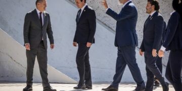 Scholz kërkon zbatim të marrëveshjes e Kurti ndëshkim për Serbinë para takimit kokë më kokë në Tiranë