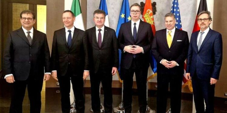 Vuçiq para takimit me diplomatët: Pavarësisht sa të fortë janë, unë do t’i mbroj Serbinë dhe Kosovën