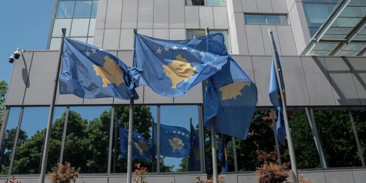 Qeveria thotë se mbështet mbajtjen e zgjedhjeve në veri sipas udhëzimit administrativ