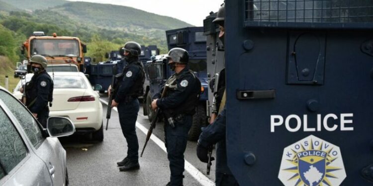 Policia arreston një serb në Zveçan, kërcënoi një polic të Kosovës