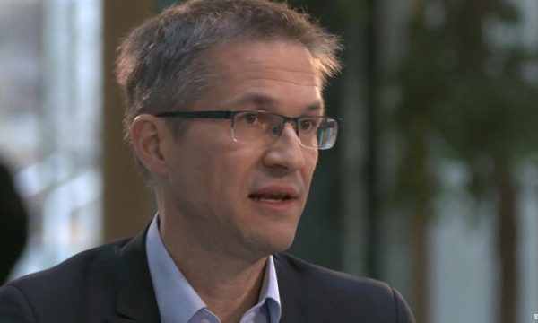 Knaus: Sulmi në veri, përpjekje e Serbisë për të ndryshuar kufijtë me forcë