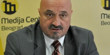 Kush është avokati i Millan Radoiçiq dhe cili ishte roli i tij në Kosovë gjatë viteve të 90-ta?