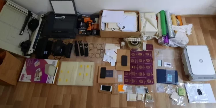 Arrestohen 5 të dyshuar në Prishtinë dhe Mitrovicë për krim të organizuar e kontrabandim me migrantë