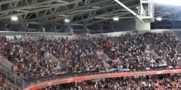 Skandal: Huliganët serbë brohorasin ‘Kosova është Serbi’, hungarezët reagojnë ashpër ndaj tyre