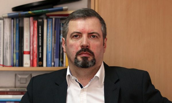 Ambasadori publikon fotografitë e armatimit që u kap sot: Kosova u angazhua në dialog, Serbia përgatiti aneksimin e Veriut