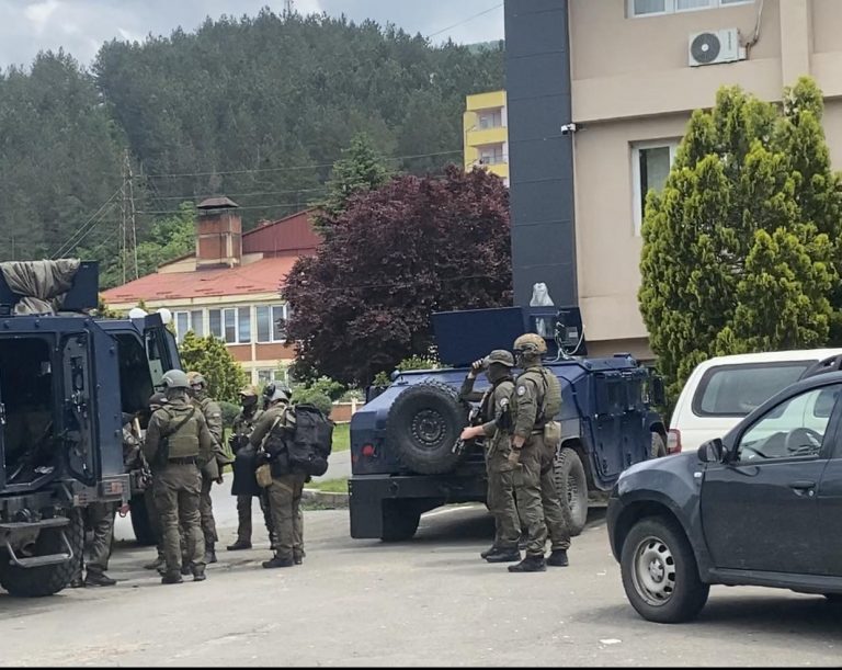 Pjesëtarë të njësisë që kreu aksionin në Banjskë bojkotojnë darkën e thirrur nga Osmani dhe Kurti