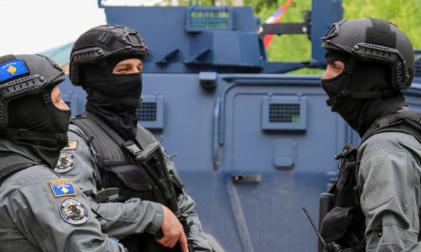 Asamblisti i VV-së: Policët e angazhuar së fundmi në veri u paguan 2 deri në 3 mijë euro
