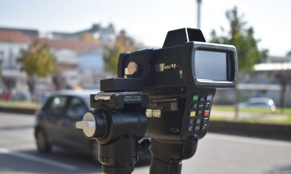 U ndalën në radar, dy gra i rrahin policët në Podujevë