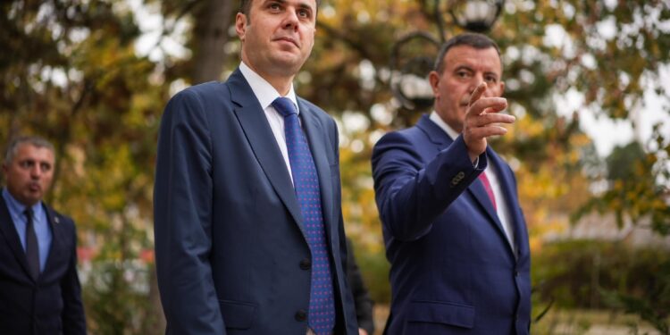 Abdixhiku godet pushtetin nga Obiliqi: Shpresoj që ndonjë gjykatës familjar s’do ia ndalë projektet Xhafer Gashit siç ndodhi me Rrugën A