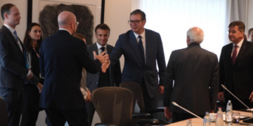 Vuçiq pas takimeve në Bruksel: Serbia s’mund ta pranojë anëtarësimin e Kosovës në OKB