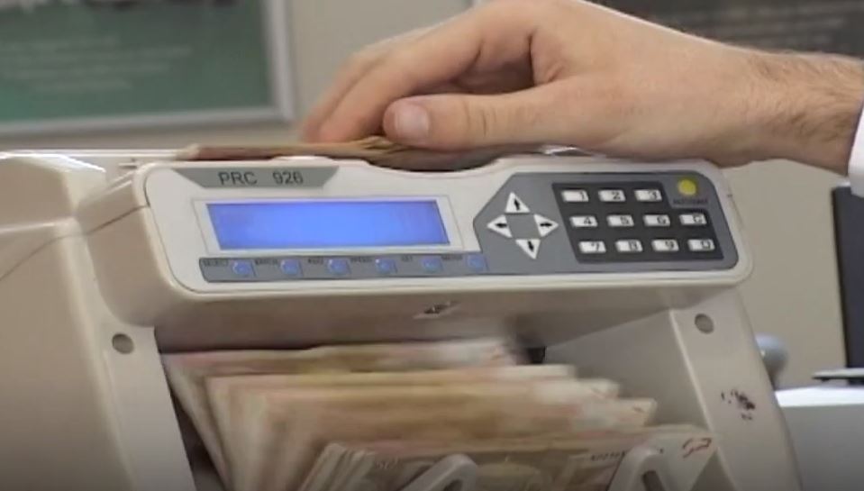 “Strategjia” e Kosovës: Merr 600 milionë kredi, harxhon zero euro (VIDEO)