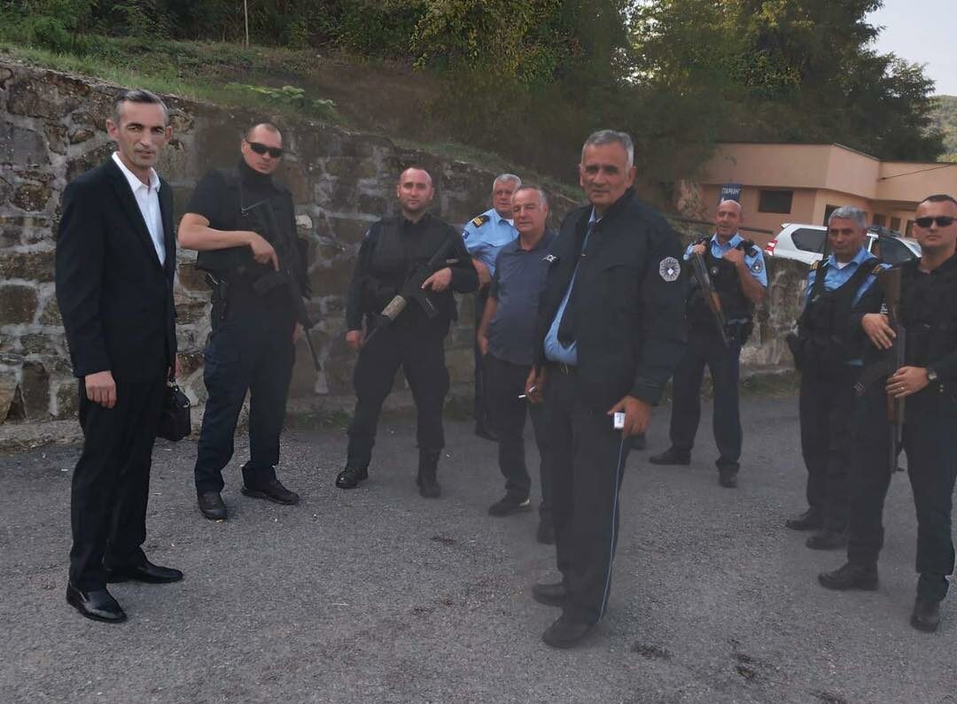 Peci viziton policët në Banjskë, i falënderon për ofrimin e sigurisë