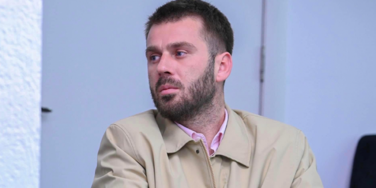 Shefi i kabinetit të Konjufcës: Radojiçiq edhe mund të hyjë në Kosovë, po nuk dihet si del pastaj