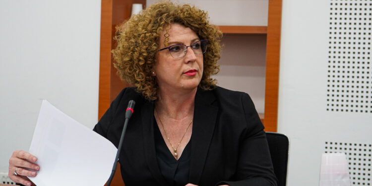 Mbyllet për publikun gjykimi i ministres Hajdari