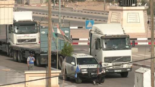 17 kamionë me ndihma arrijnë në vendkalimin Egjipt-Gaza