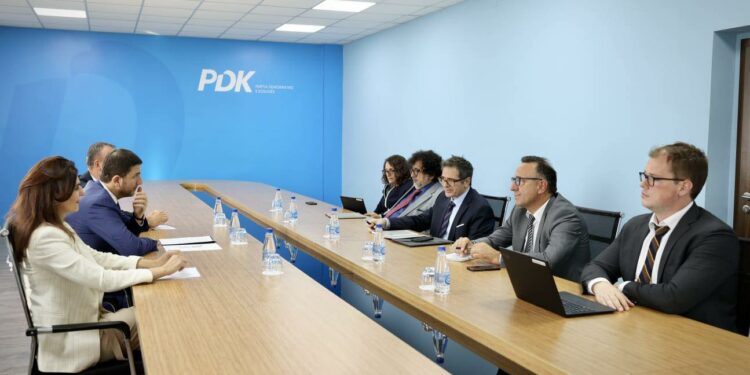 Krasniqi, shefit të FMN-së: Veprimet e Qeverisë Kurti po e dëmtojnë perspektivën zhvillimore