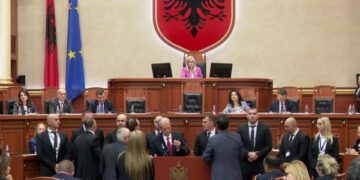 Tensione në Kuvendin e Shqipërisë, shkak qendrimet e Edi Ramës për veriun e Kosovës