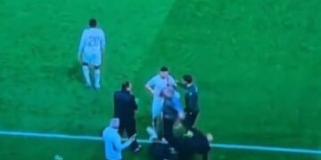 Moment komik, kështu u rrëzua trajneri i Milanit, Pioli mbrëmë