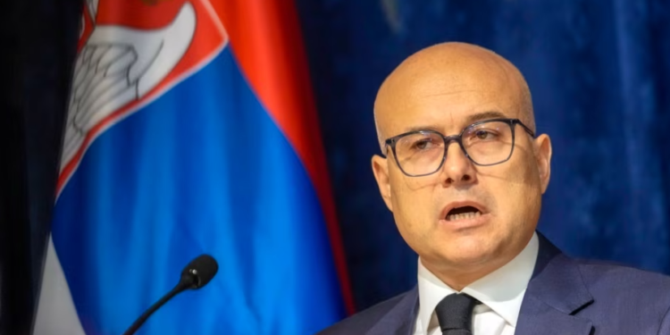 Vuçeviq për “reduktimin” e numrit të ushtarëve: Çangazhim, jo tërheqje e ushtrisë
