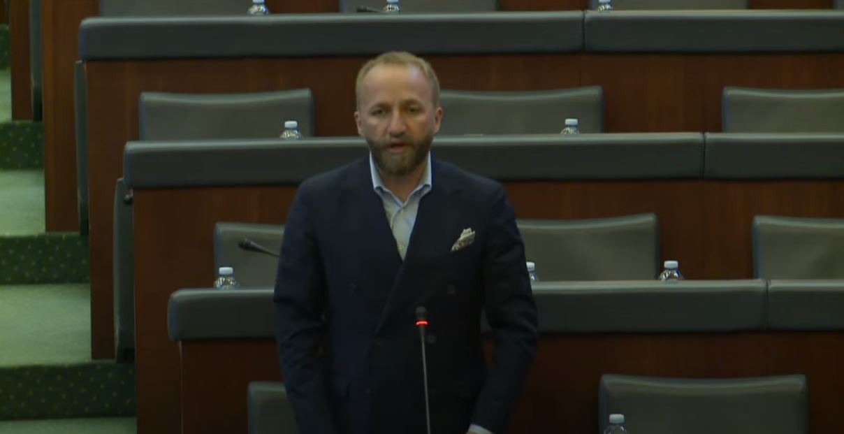 PDK-ja e lëshon sallën e Kuvendit pasi s’iu votua rezoluta, kërkon datën e zgjedhjeve