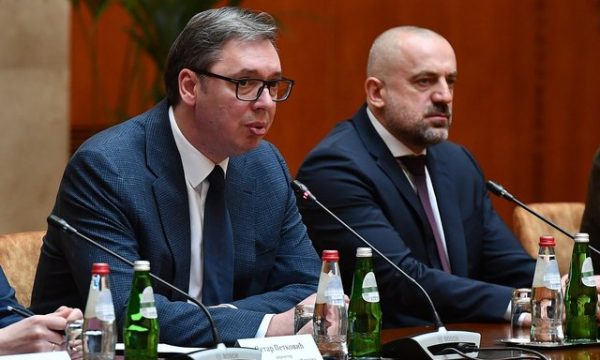 Vuçiq pyetet se nga i mori paratë Radoiçiq për vilën luksoze që e ndërtoi në Kosovë dhe armatimin që u kap në Banjskë: Nuk jam prokuror