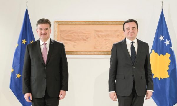 Lajçak i përgjigjet për herë të parë Kurtit pas akuzave: Kur nuk të pëlqen mesazhi, e sulmon lajmëtarin