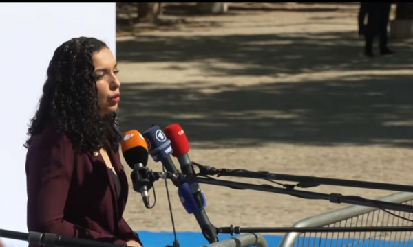 Presidentja Osmani: Jam në Granada të kërkoj nga aleatët përkrahje për ta sanksionuar Serbinë