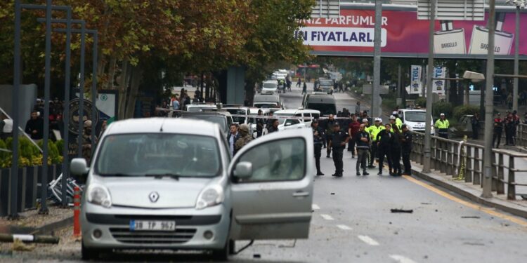 Sulm me bombë pranë ndërtesave ministrore në Ankara
