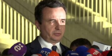 Kurti del në konferencë për medie, tregon çka i kërkoi Ana Bërnabiqit