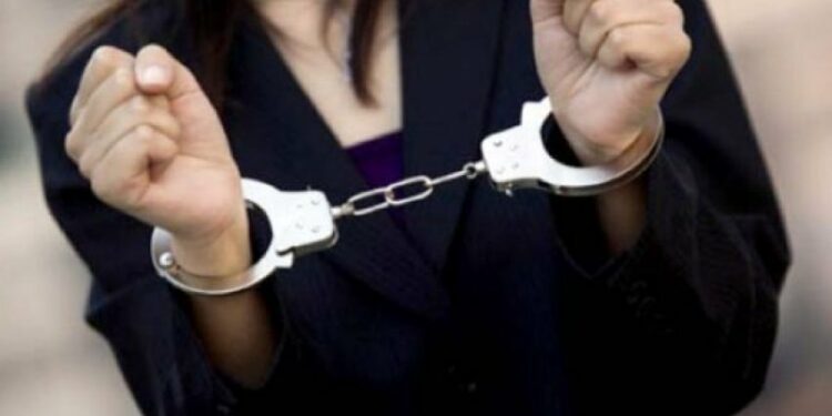 Arrestohet një grua në Gjakovë, kanosi bashkëshortin e saj