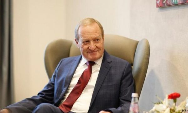 Ish-komandanti i KFOR’it: NATO ta ngrijë partneritetin ushtarak me Serbinë, Putin pjesë aktive e konfliktit