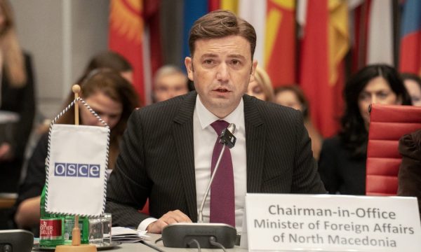 Trupat serbe pranë kufirit me Kosovën, Osmani kontakton Daçiqin: E mirëpres deklaratën për tërheqje