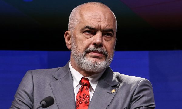 Rama për “The Financial Times”: NATO të rivendosë kontrollin në veri të Kosovës