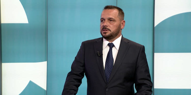 Ministri i Mbrojtjes: Rastësisht jemi takuar me Dejona Mihalin, s’ishte shefi i AKI-së