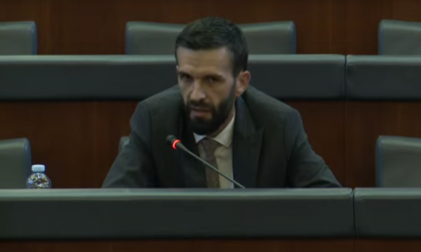 Eman Rrahmani qëndron në kuvend: S’ka kuptim bojkotimi i marrëveshjeve ndërkombëtare dhe seancave