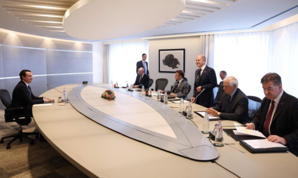 Dalin fotografitë nga takimet e ndara të liderëve të BE’së me Kurtin e Vuçiqin